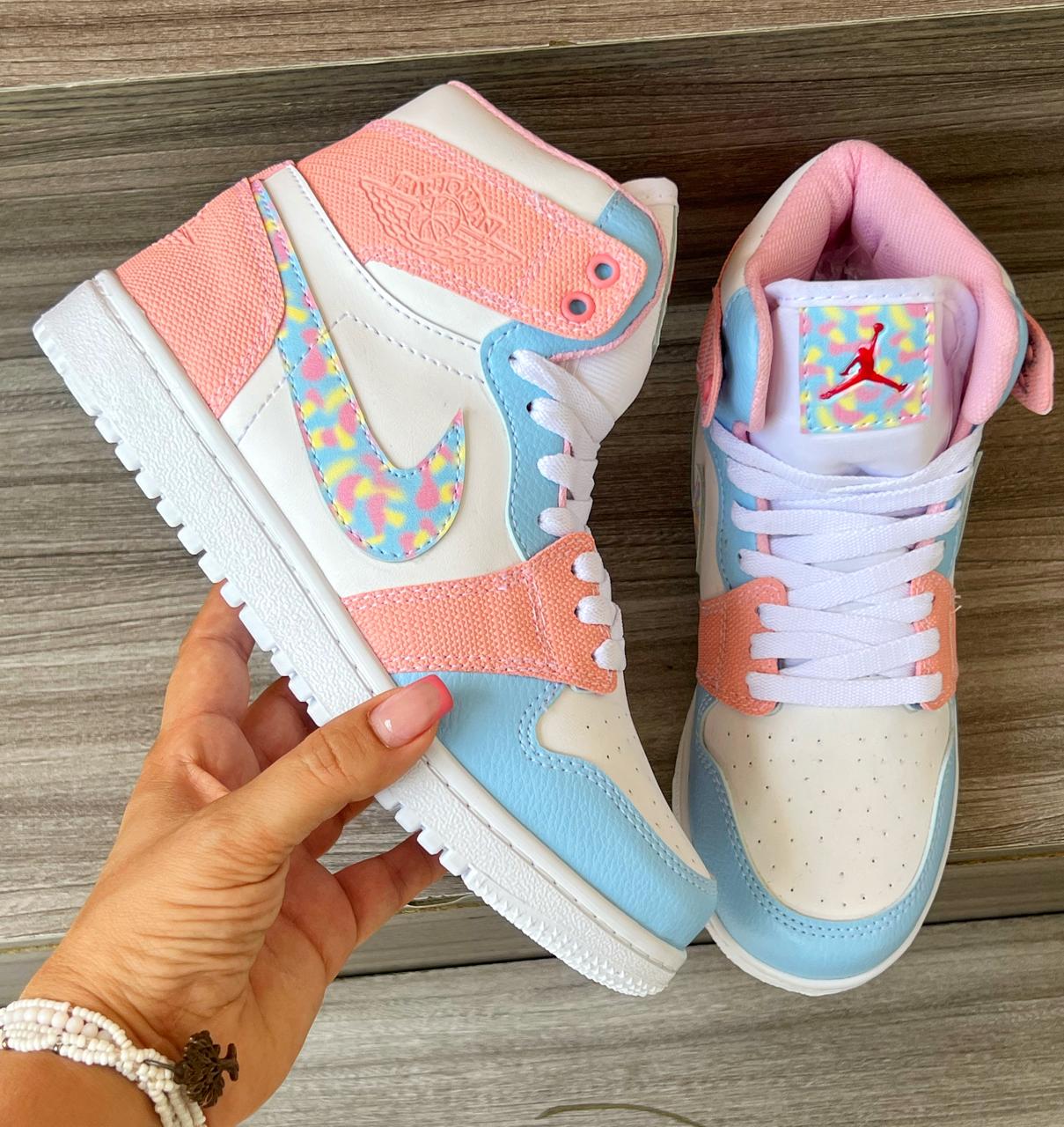 ¡Los tenis más coloridos y exclusivos de la temporada están aquí!